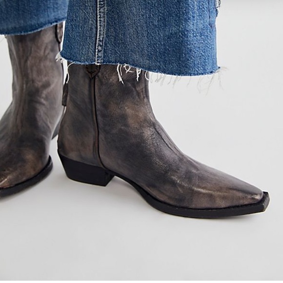 New We The Free Free People Wade Distressed 8 Gray Washed Leather Western Ankle - Picture 1 of 4